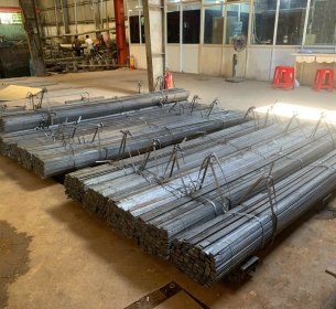 Yếu tố nào ảnh hưởng đến giá gia công thép tấm?